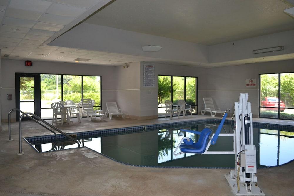 Super 8 By Wyndham Germantown/Milwaukee Hotell Eksteriør bilde