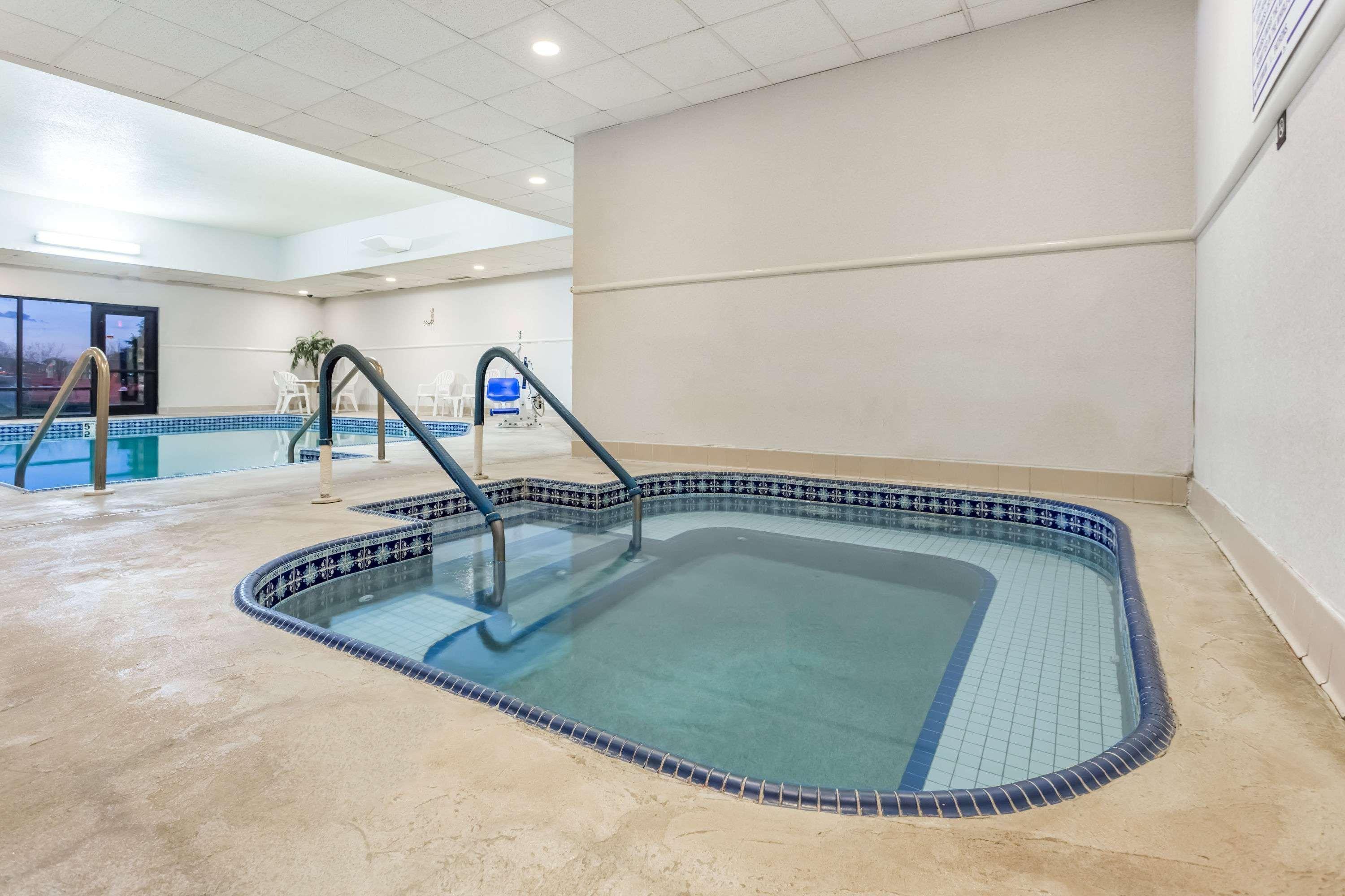 Super 8 By Wyndham Germantown/Milwaukee Hotell Eksteriør bilde
