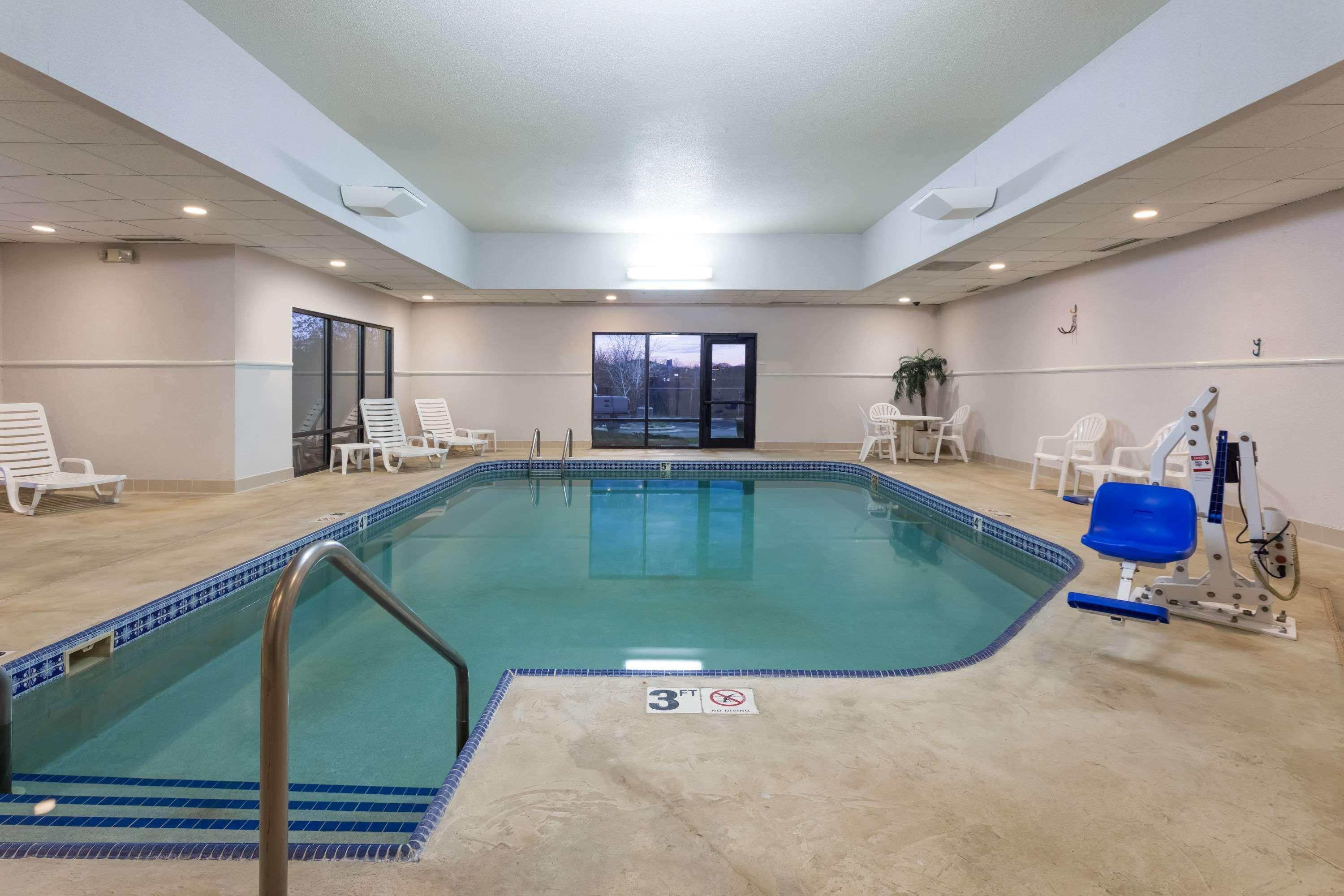 Super 8 By Wyndham Germantown/Milwaukee Hotell Eksteriør bilde