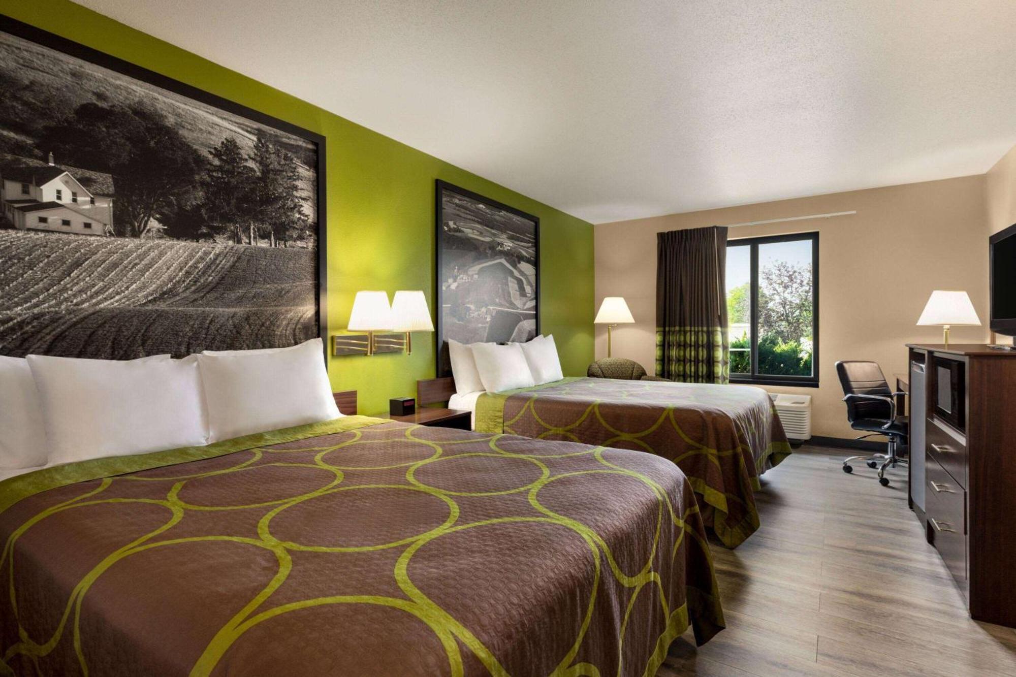 Super 8 By Wyndham Germantown/Milwaukee Hotell Eksteriør bilde