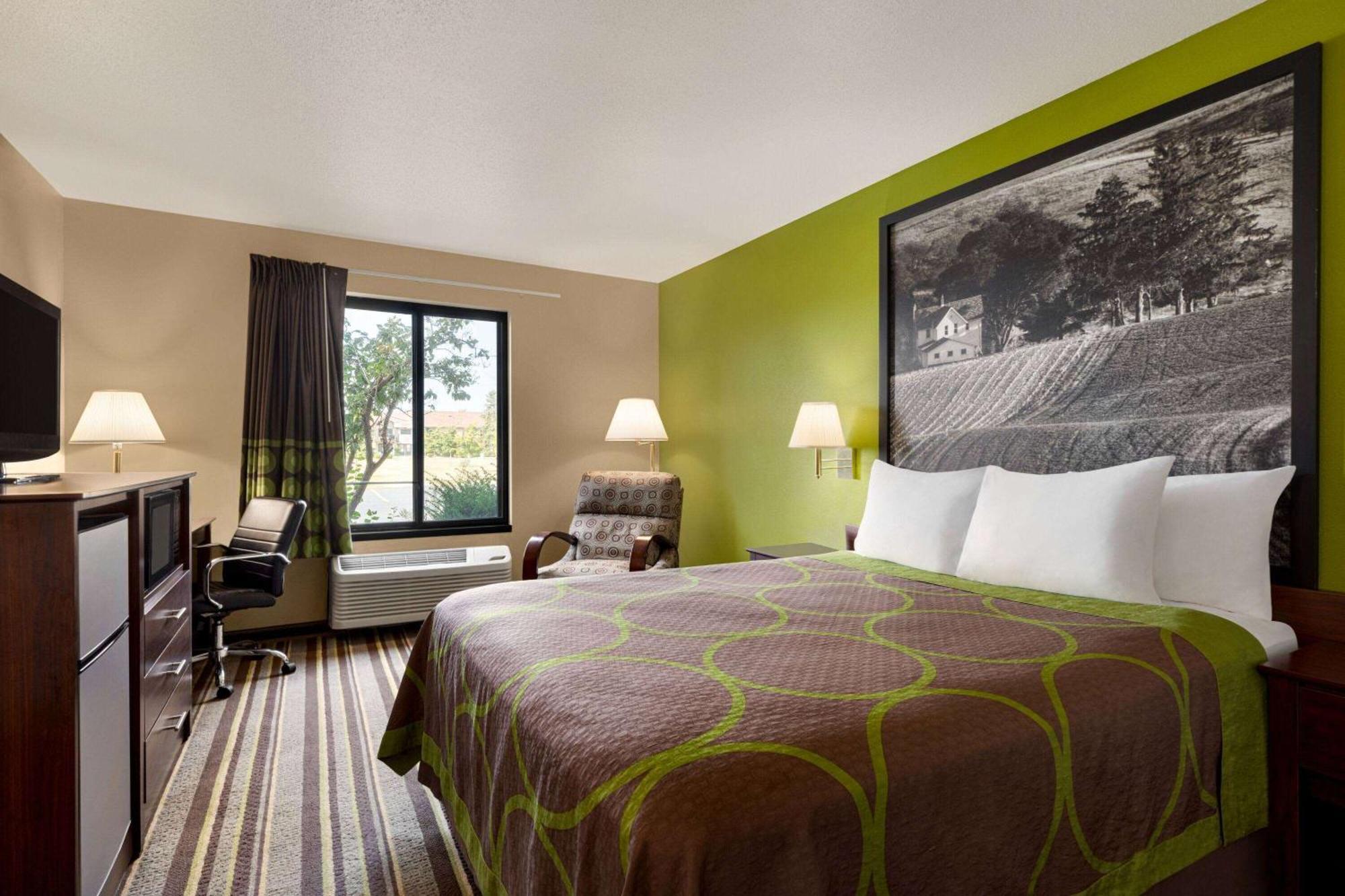 Super 8 By Wyndham Germantown/Milwaukee Hotell Eksteriør bilde