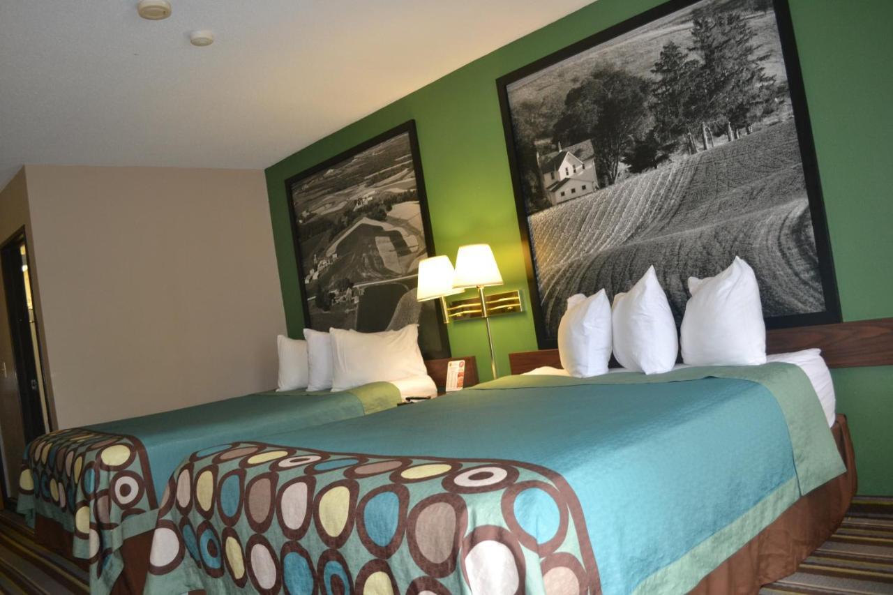 Super 8 By Wyndham Germantown/Milwaukee Hotell Eksteriør bilde
